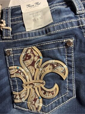 NWT Miss Me Women’s Mid Rise Boot Cut Jeans Size 25x32 Fleur De Lis $134